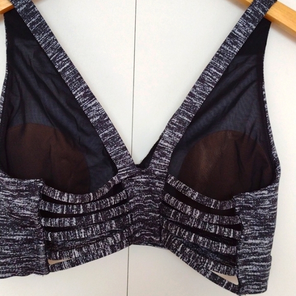 Victoria's Secret VSX SPORT Sports Bra EUC - Picture 2 of 6